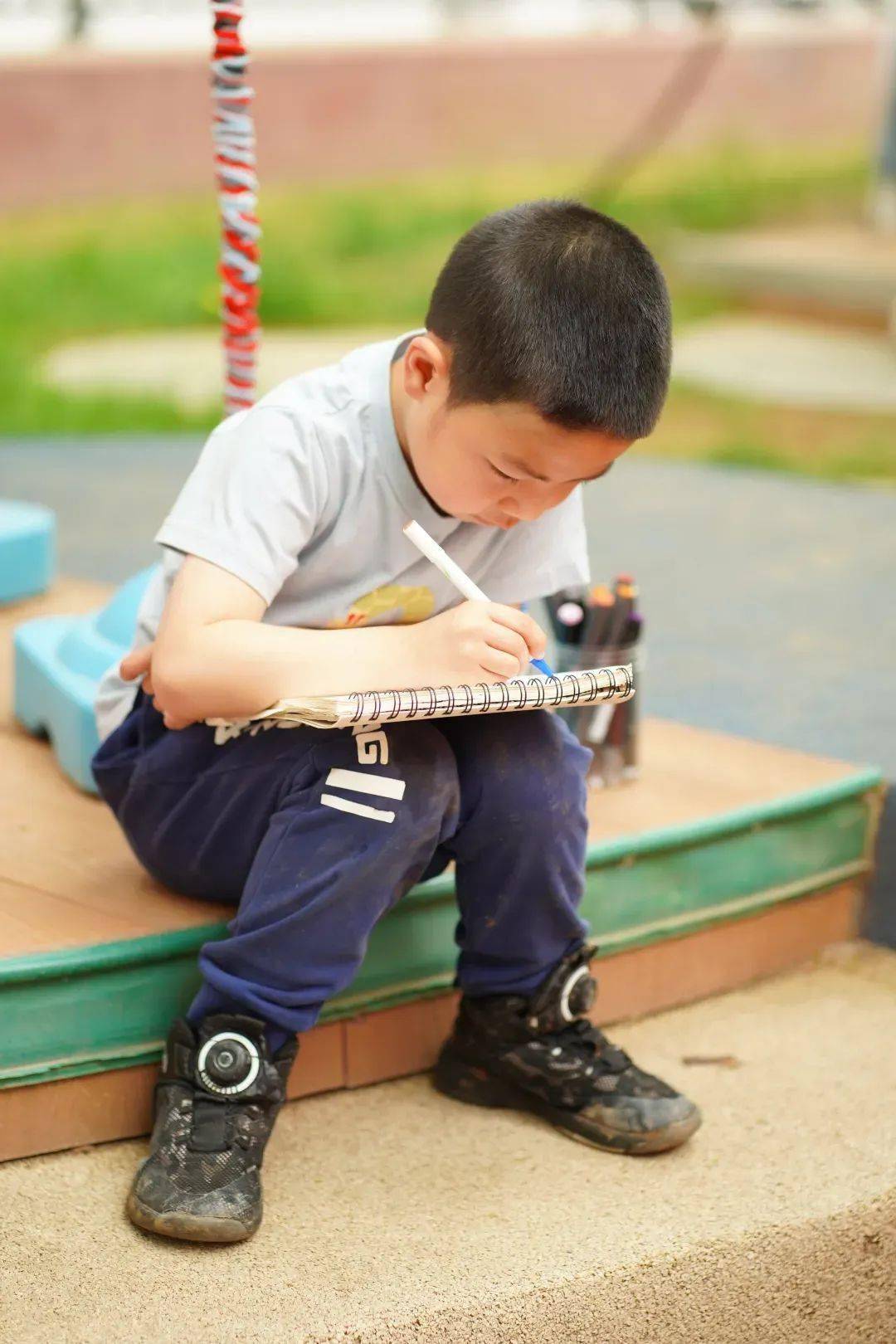 幼儿园户外图画_幼儿园户外环境图片_幼儿园户外图片大全卡通图片