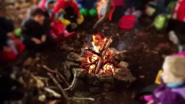 幼儿园户外环境图片_幼儿园户外图画_幼儿园户外图片简笔画