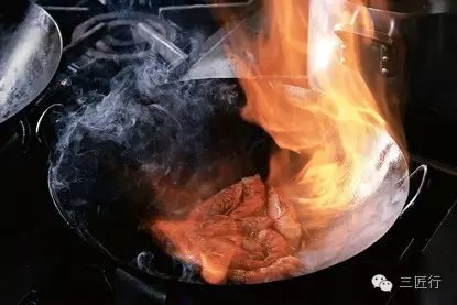 日常家庭食用什么油好_家庭常用食用油_家庭食用油用什么油健康