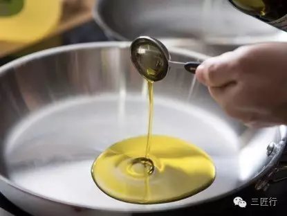 家庭食用油用什么油健康_日常家庭食用什么油好_家庭常用食用油